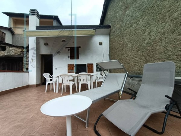 esavano in vendita a Pieve di Teco in zona Acquetico