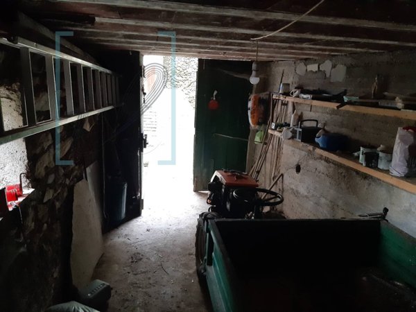 locale di sgombero in vendita a Pieve di Teco in zona Nirasca