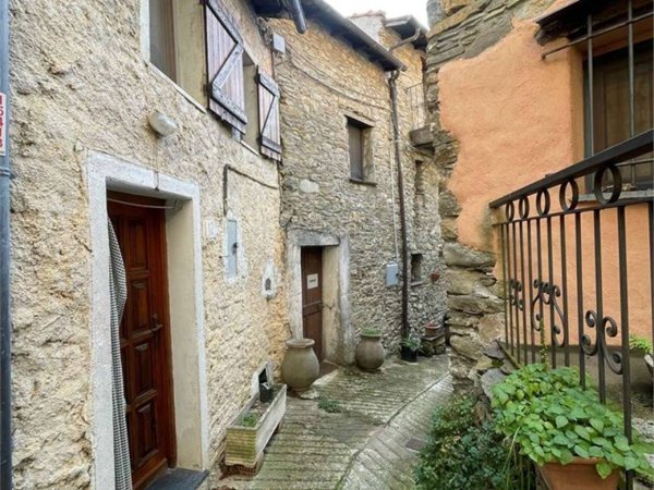 appartamento in vendita a Pieve di Teco in zona Lovegno