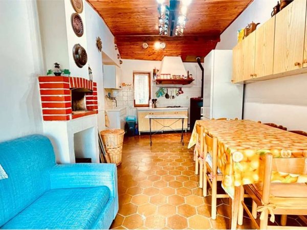 appartamento in vendita a Pieve di Teco in zona Lovegno