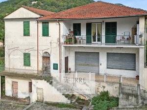 casa indipendente in vendita a Pieve di Teco