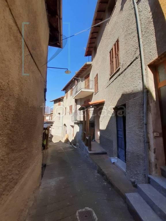casa indipendente in vendita a Pieve di Teco in zona Acquetico