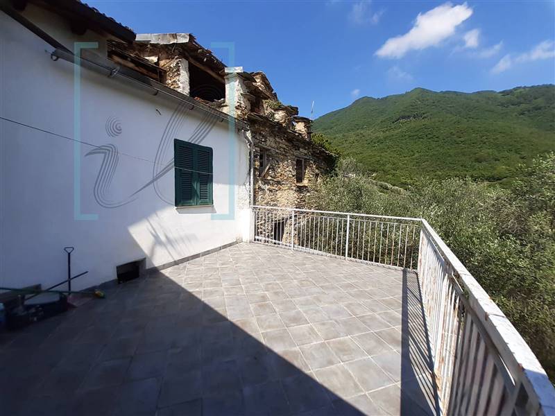 casa indipendente in vendita a Pieve di Teco in zona Nirasca