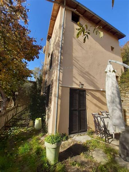 casa indipendente in vendita a Pieve di Teco in zona Acquetico