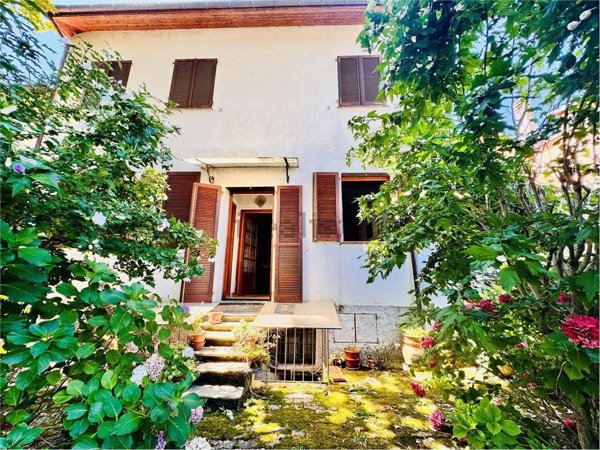 casa indipendente in vendita a Pieve di Teco