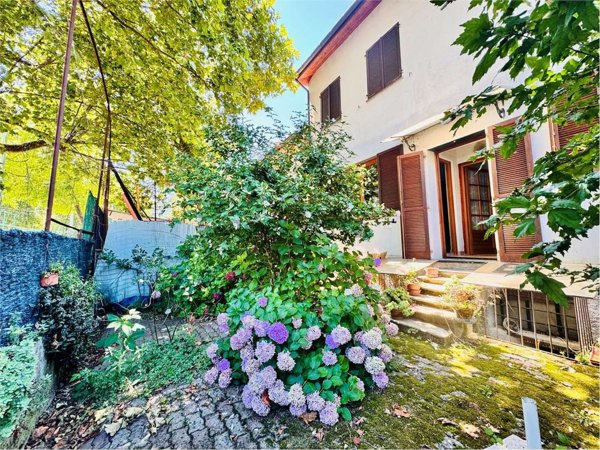 casa indipendente in vendita a Pieve di Teco