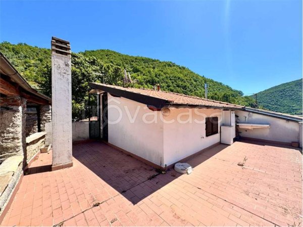 casa indipendente in vendita a Pieve di Teco
