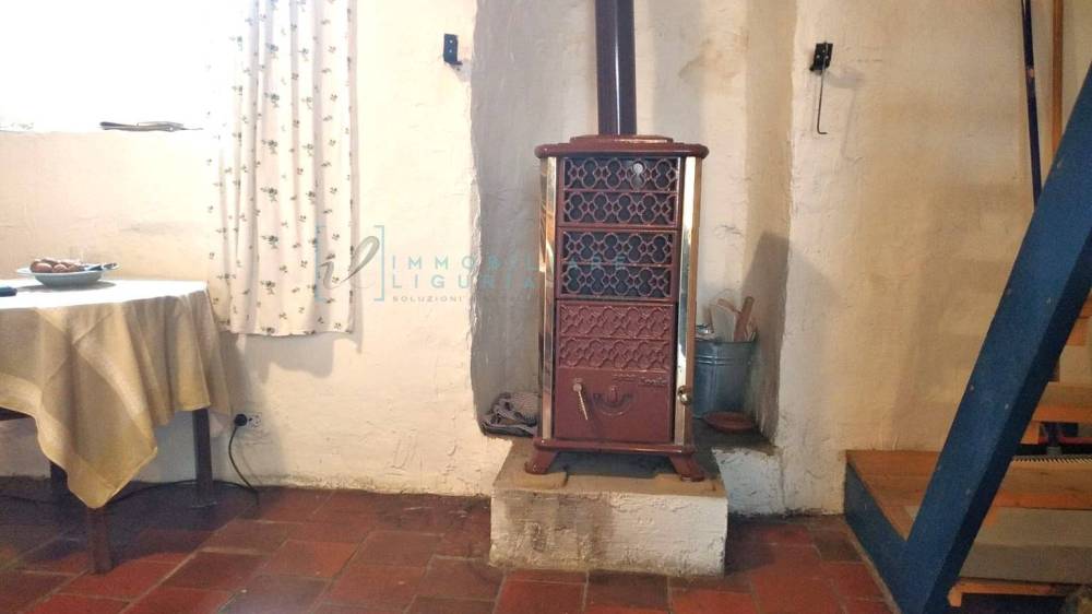 casa indipendente in vendita a Pieve di Teco