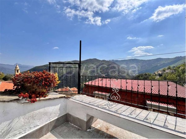 casa indipendente in vendita a Pieve di Teco in zona Calderara