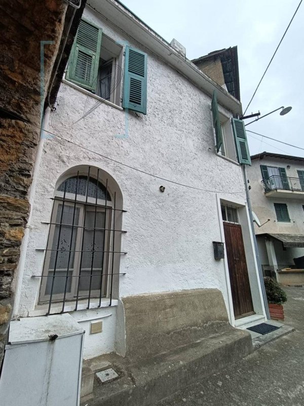 casa indipendente in vendita a Pieve di Teco in zona Acquetico
