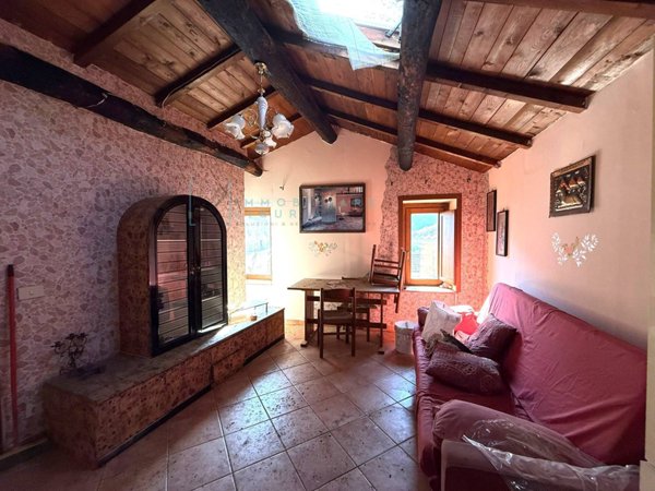casa indipendente in vendita a Pieve di Teco in zona Muzio