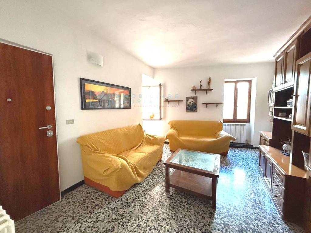 casa indipendente in vendita a Pieve di Teco in zona Muzio