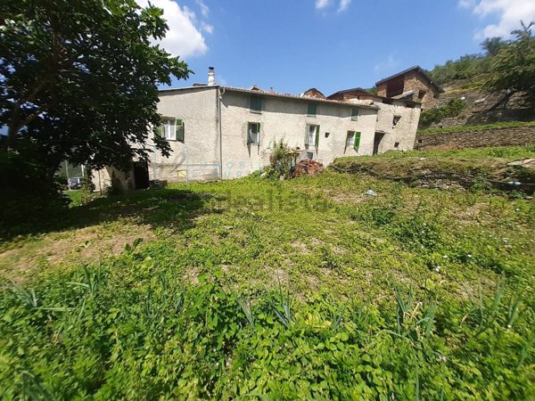 quadrivano in vendita a Pieve di Teco in zona Moano