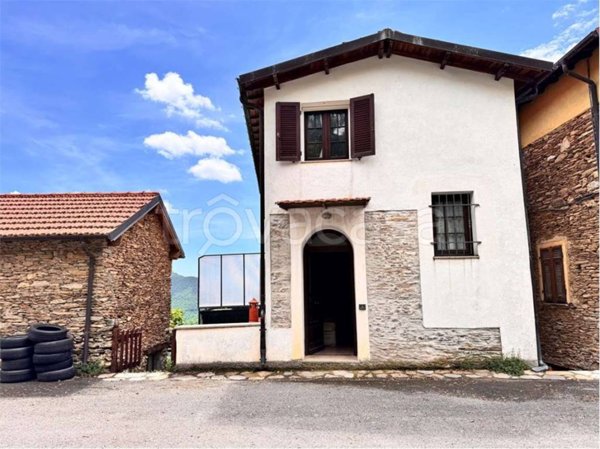 casa indipendente in vendita a Pieve di Teco in zona Trovasta