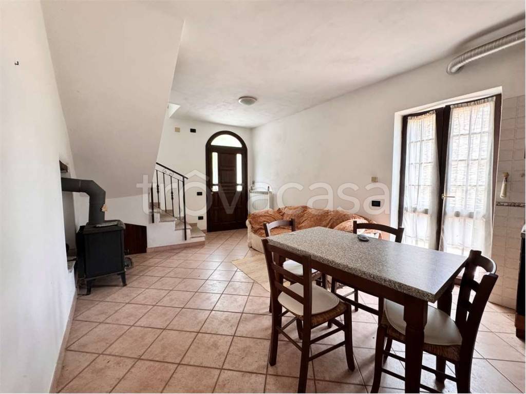 casa indipendente in vendita a Pieve di Teco in zona Trovasta