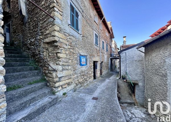 appartamento in vendita a Pieve di Teco in zona Calderara