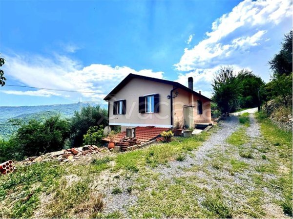 casa indipendente in vendita a Pieve di Teco