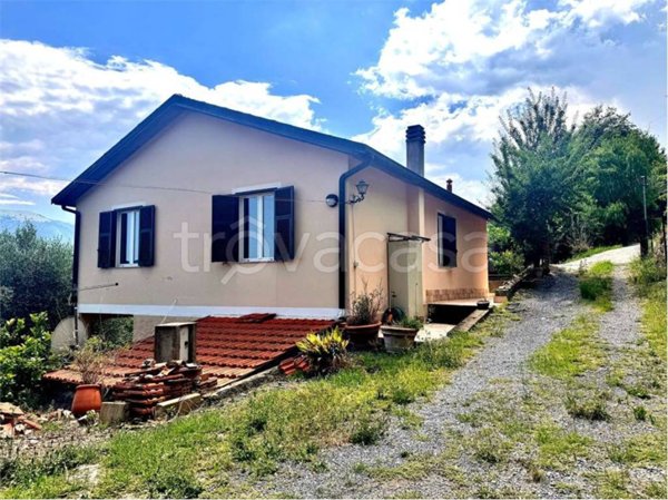 casa indipendente in vendita a Pieve di Teco