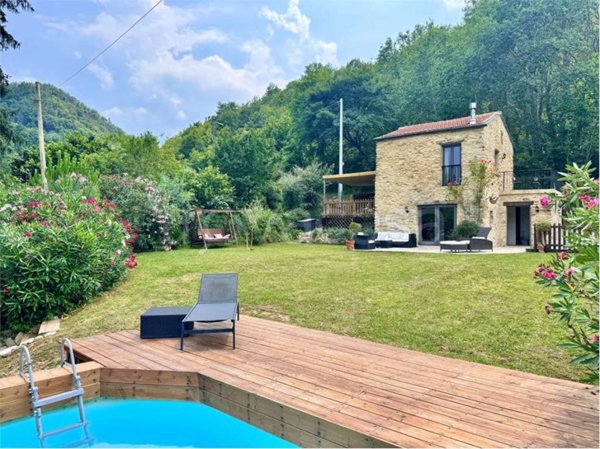 casa indipendente in vendita a Pieve di Teco in zona Muzio
