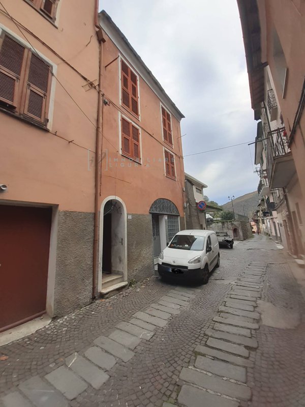 casa indipendente in vendita a Pieve di Teco