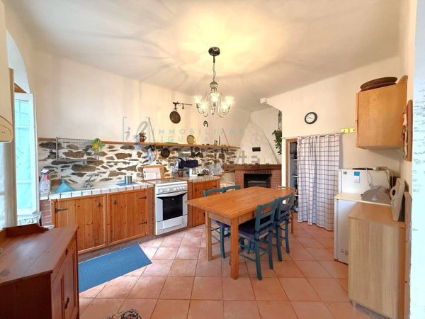 casale in vendita a Pieve di Teco in zona Acquetico