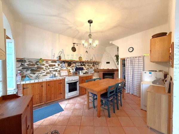 casale in vendita a Pieve di Teco in zona Acquetico