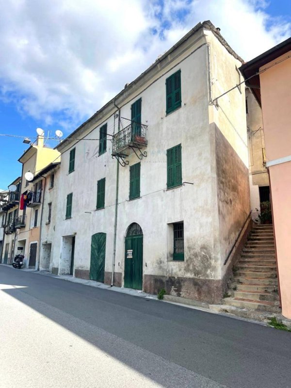 casa indipendente in vendita a Pieve di Teco