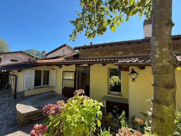 casa indipendente in vendita a Pieve di Teco