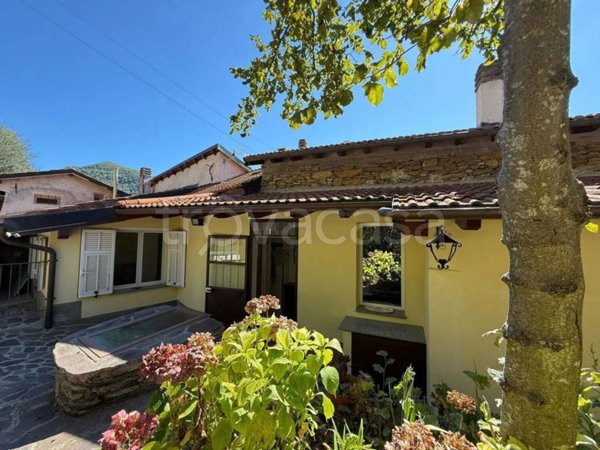 casa indipendente in vendita a Pieve di Teco