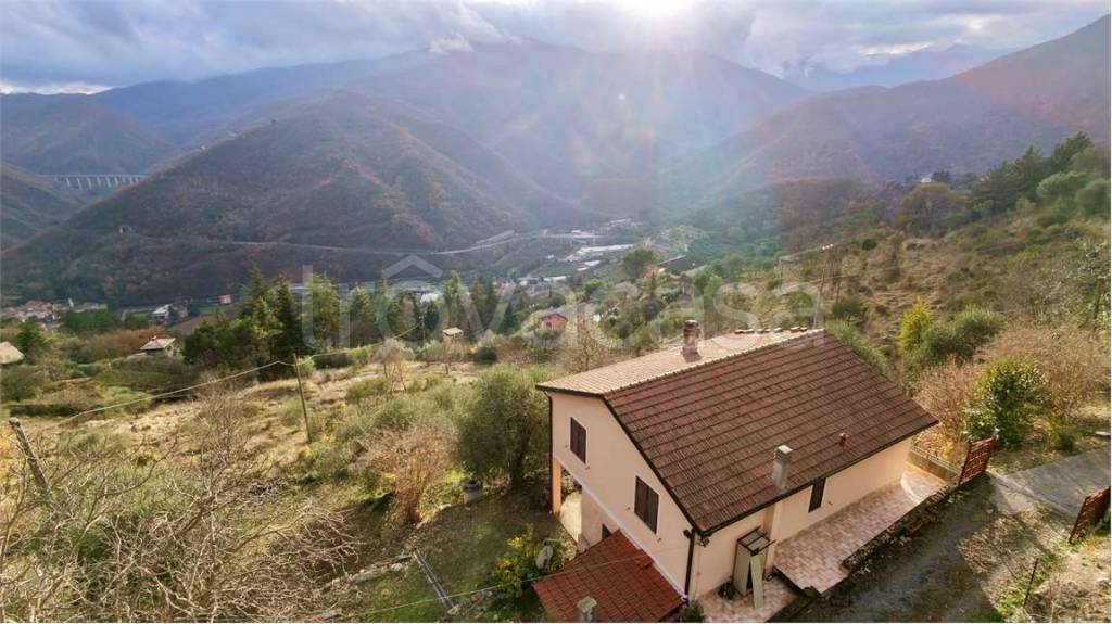 casa indipendente in vendita a Pieve di Teco