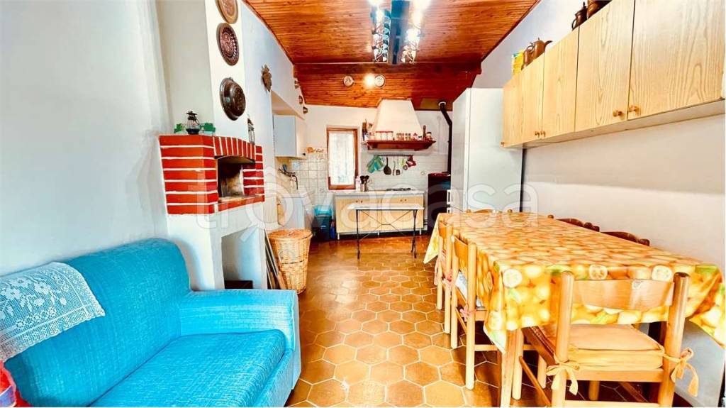 casa indipendente in vendita a Pieve di Teco in zona Lovegno