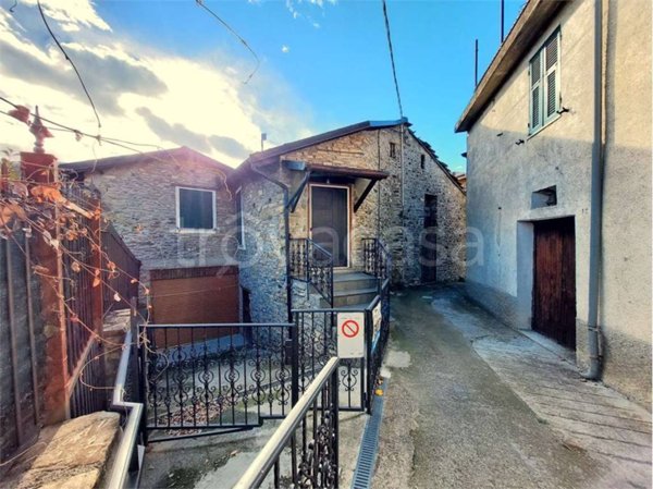 casa indipendente in vendita a Pieve di Teco in zona Acquetico