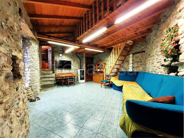 casa indipendente in vendita a Pieve di Teco in zona Acquetico