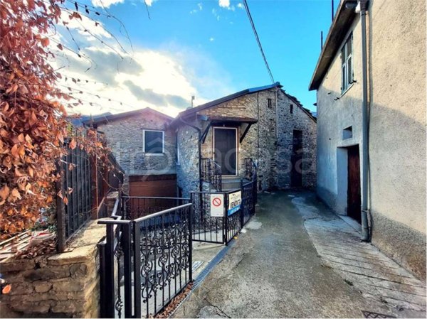 casa indipendente in vendita a Pieve di Teco in zona Acquetico
