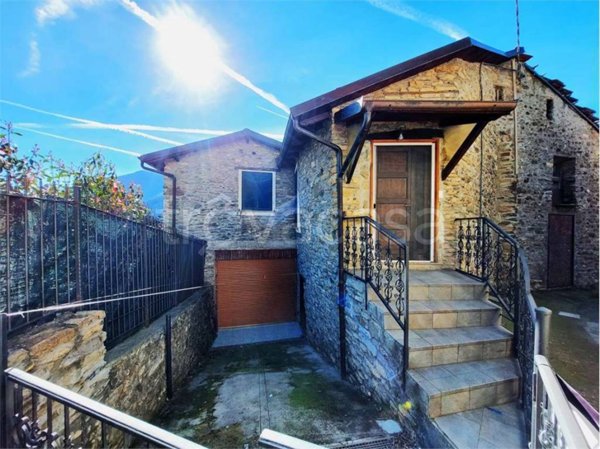 casa indipendente in vendita a Pieve di Teco in zona Acquetico