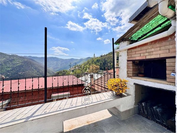 casa indipendente in vendita a Pieve di Teco in zona Calderara