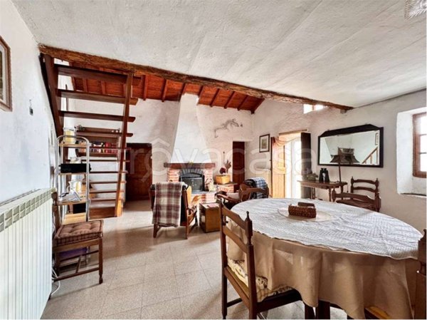 casa indipendente in vendita a Pieve di Teco in zona Calderara