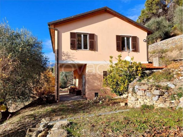 casa indipendente in vendita a Pieve di Teco