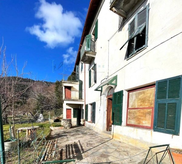casa indipendente in vendita a Pieve di Teco in zona Trovasta