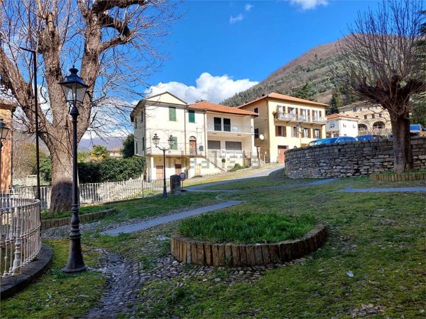 casa indipendente in vendita a Pieve di Teco