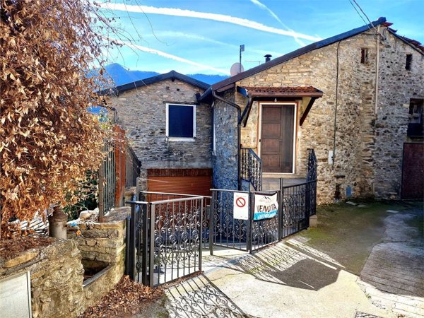 casa indipendente in vendita a Pieve di Teco in zona Acquetico