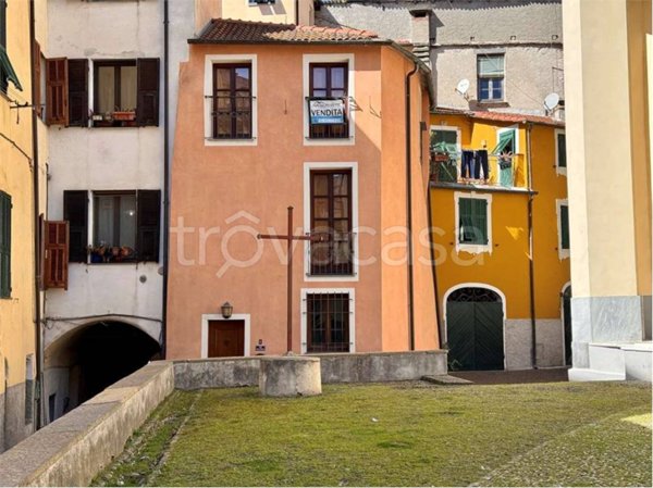 casa indipendente in vendita a Pieve di Teco