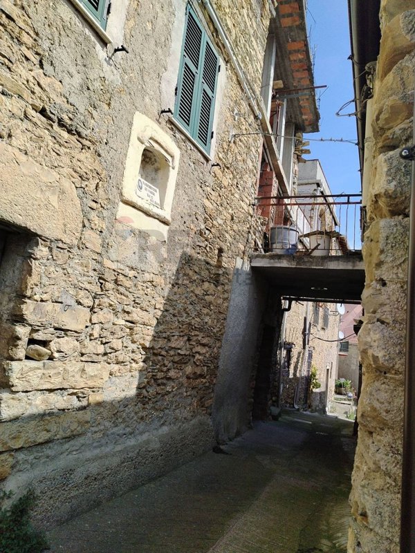 appartamento in vendita a Pieve di Teco in zona Calderara