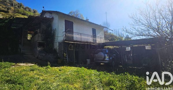 casa indipendente in vendita a Pieve di Teco in zona Acquetico