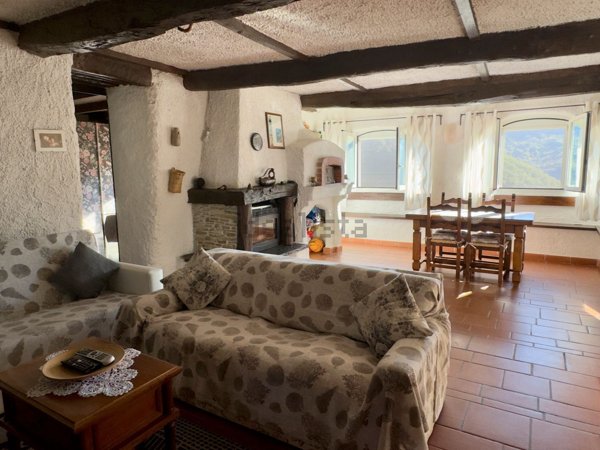 appartamento in vendita a Pieve di Teco in zona Calderara