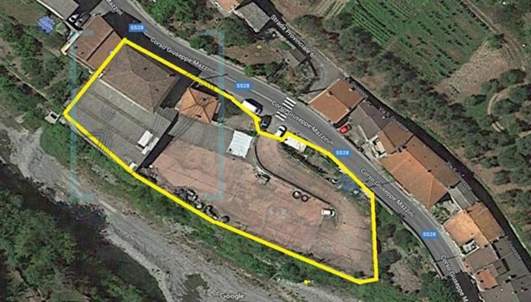 locale commerciale in vendita a Pieve di Teco