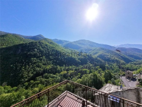 casa semindipendente in vendita a Pieve di Teco in zona Acquetico