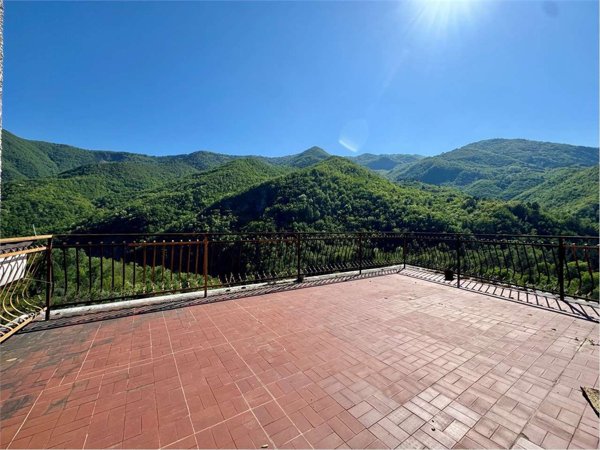 casa semindipendente in vendita a Pieve di Teco in zona Acquetico