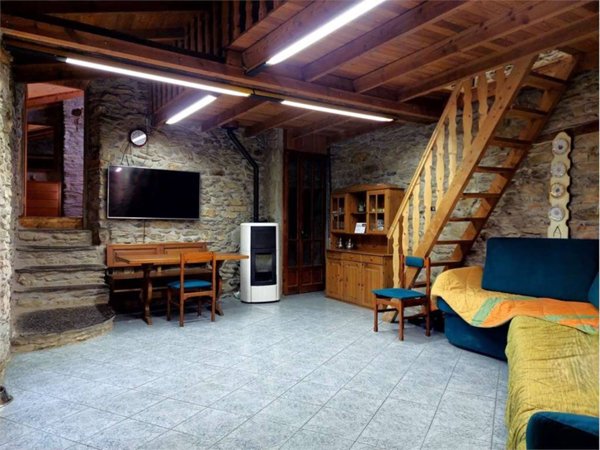 casa indipendente in vendita a Pieve di Teco in zona Acquetico
