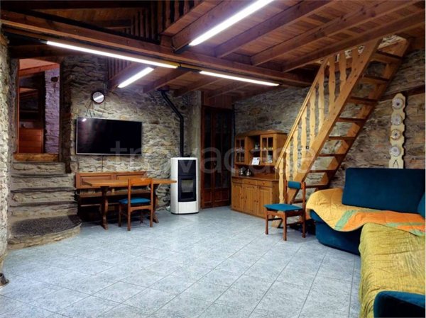 casa indipendente in vendita a Pieve di Teco in zona Acquetico